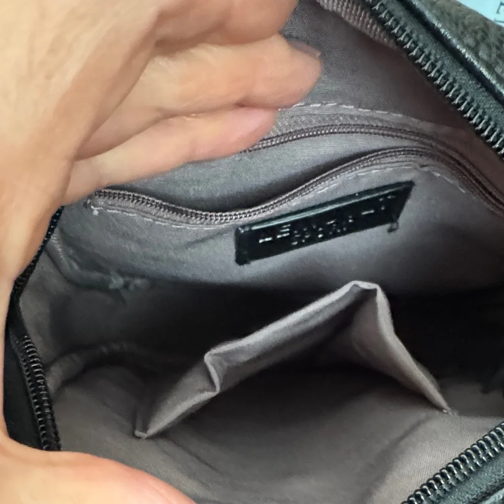 Lemuvlt Black Leather Crossbody Bag